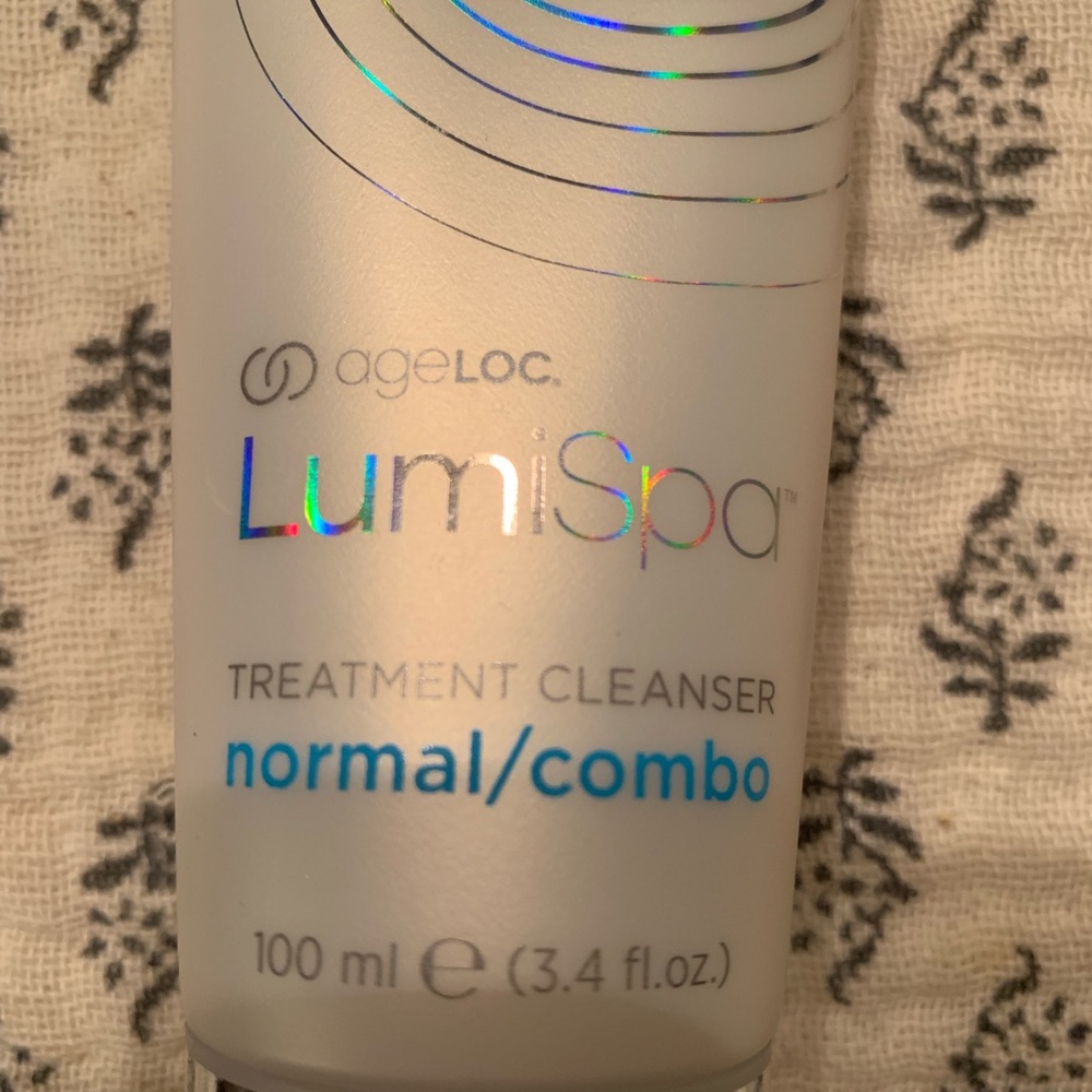 NU SKIN treatment cleanser for lumispa